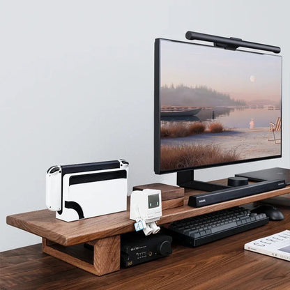 Ceviz Rengi Bilgisayara Masası Monitör Ve Laptop Standı. Aksesuarlar Ve Monitör Görseldir